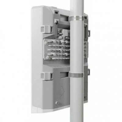 Коммутатор MikroTik netPower 16P (CRS318-16P-2S+OUT) Коммутатор MikroTik netPower 16P (CRS318-16P-2S+OUT)