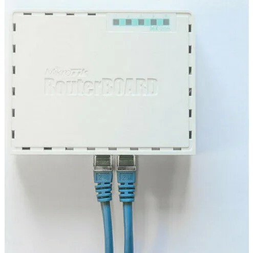 Маршрутизатор MikroTik hEX (RB750Gr3) Маршрутизатор MikroTik hEX (RB750Gr3)